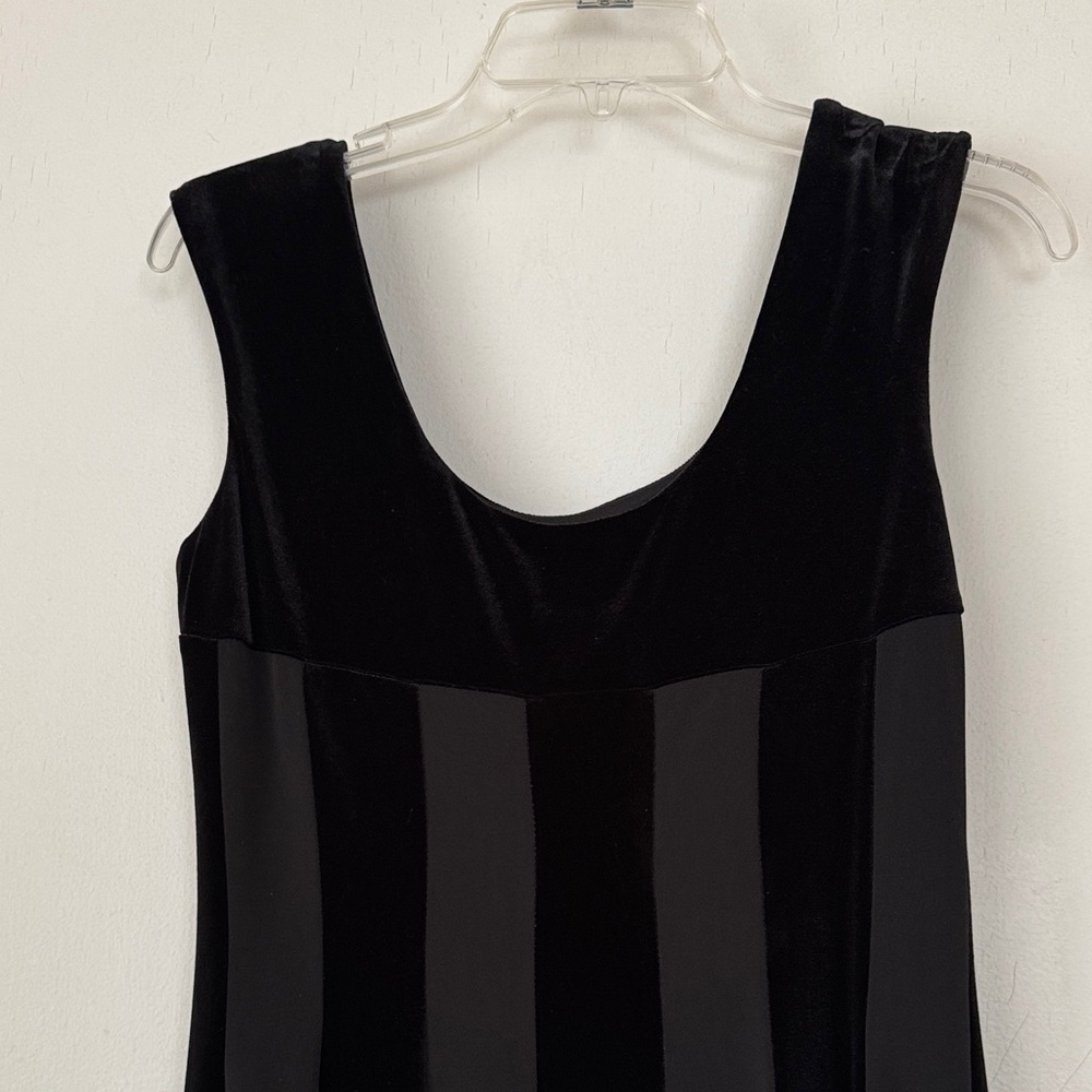 dressbarn Elegant Black Sleeveless Dress with Velvet Panels. Size Petite 8 - Picture 9 of 9